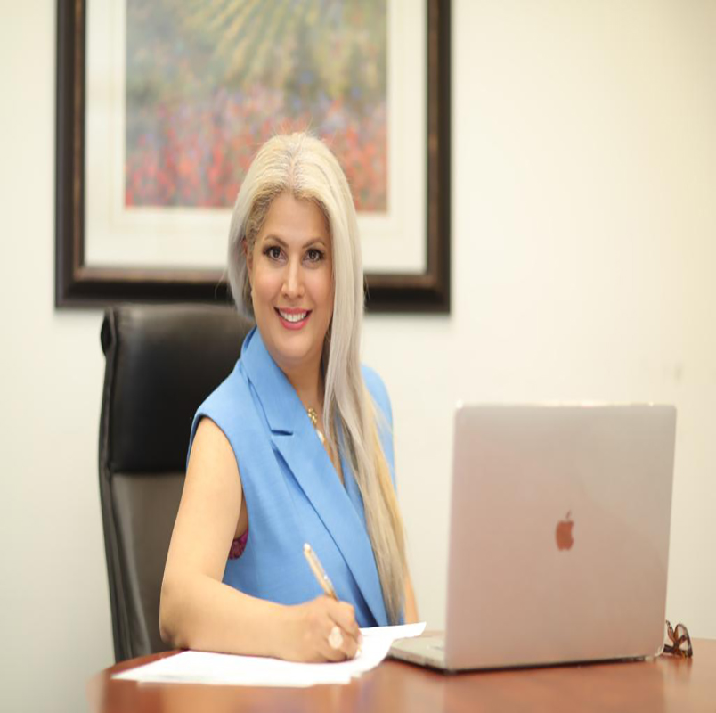 مشاور کسب و کار | خانوم رزامیر